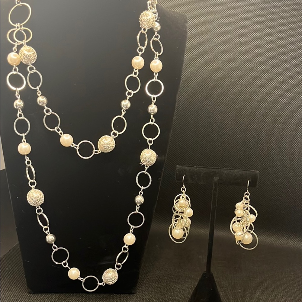 Elegant Silver Necklace and Earring Set